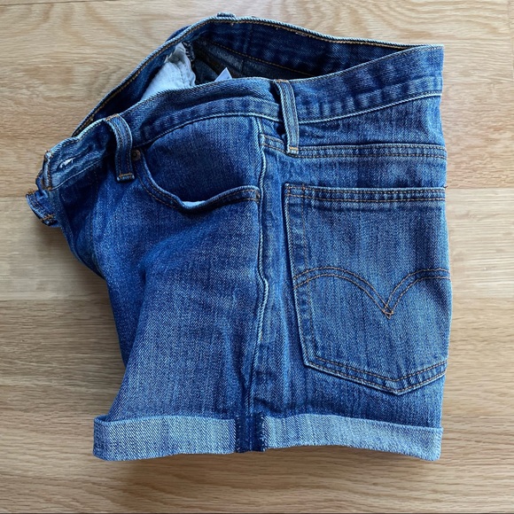 Levi's High Waisted Shorts Size 27 - Picture 8 of 12